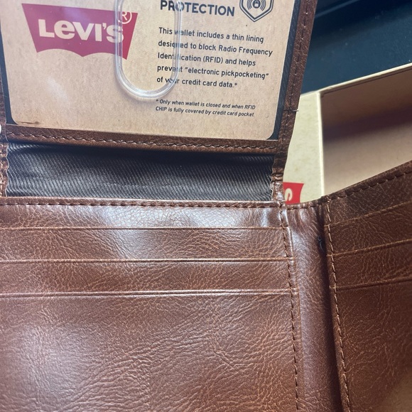 Levi’s leather rfid wallet tan men’s wallet - Picture 3 of 3
